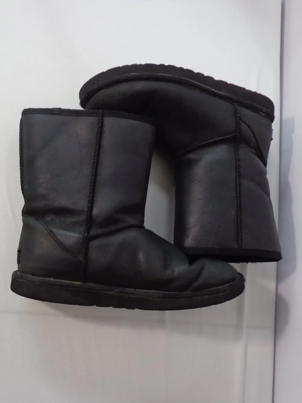 UGG Australia Classic Short Black Leather Winter Boots 1005093 Women's Size 9